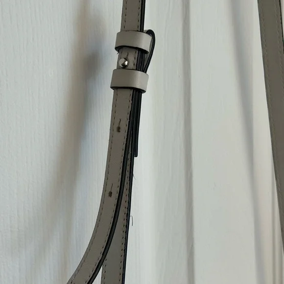 L’INTERVALLE WHITE LEATHER ROUND PURSE - Picture 5 of 7